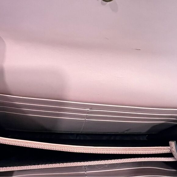 Gucci
GG Signature Leather Continental Wallet - Picture 6 of 8